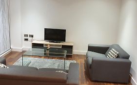 Stunning 2-Bed Apartment In Manchester City Centre